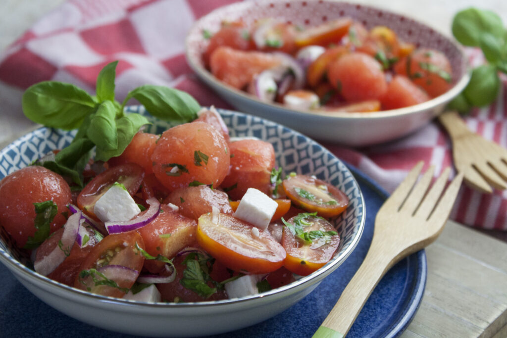 Melonen-Tomaten-Salat mit Basilikum