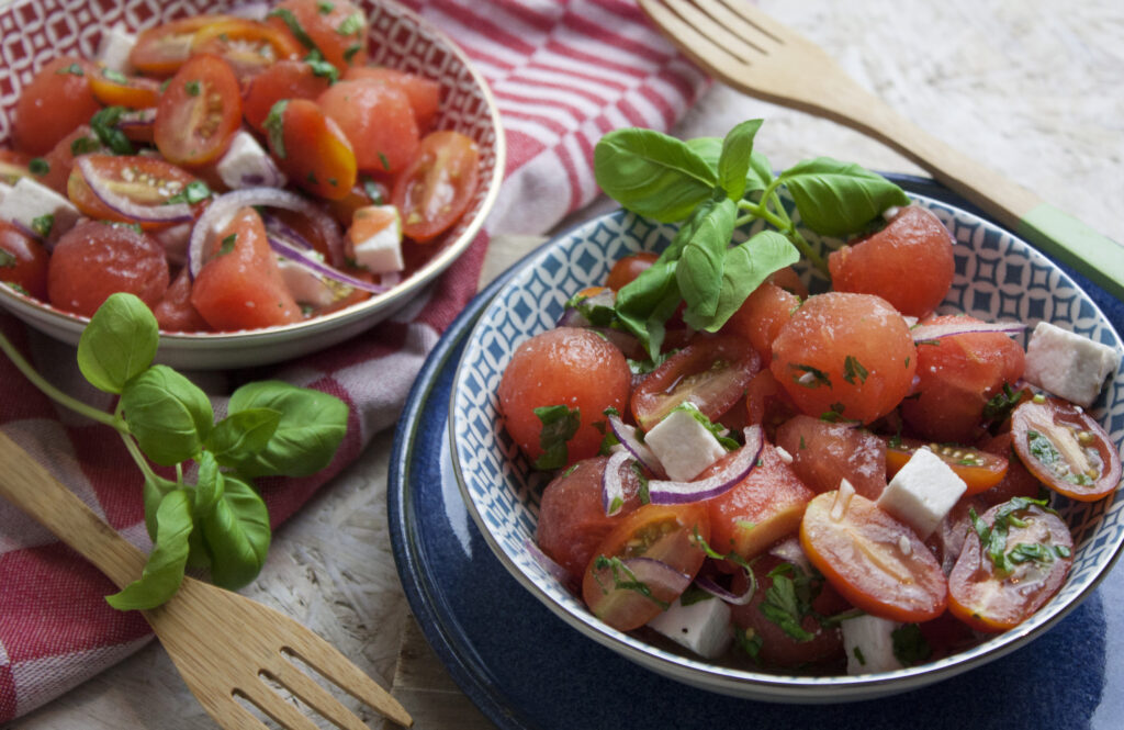 Melonen-Tomaten-Salat mit Basilikum