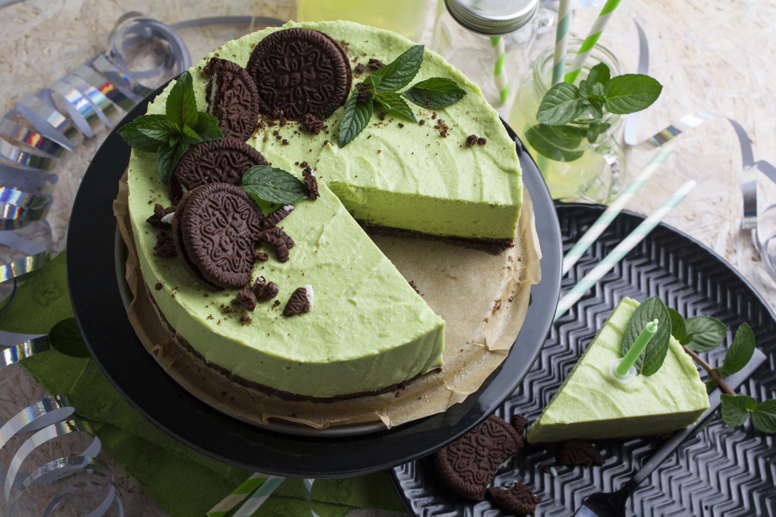 Frischer Avocado-Limetten-Cheesecake