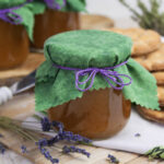 Mediterrane Pfirsich-Lavendel-Marmelade mit Thymian