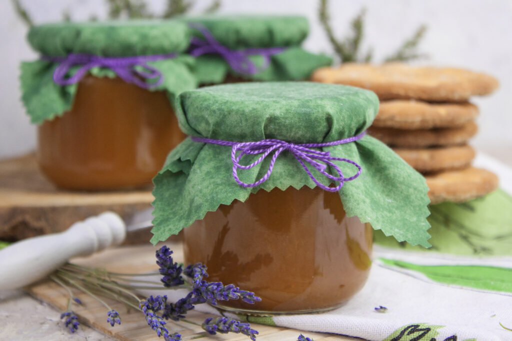 Mediterrane Pfirsich-Lavendel-Marmelade mit Thymian