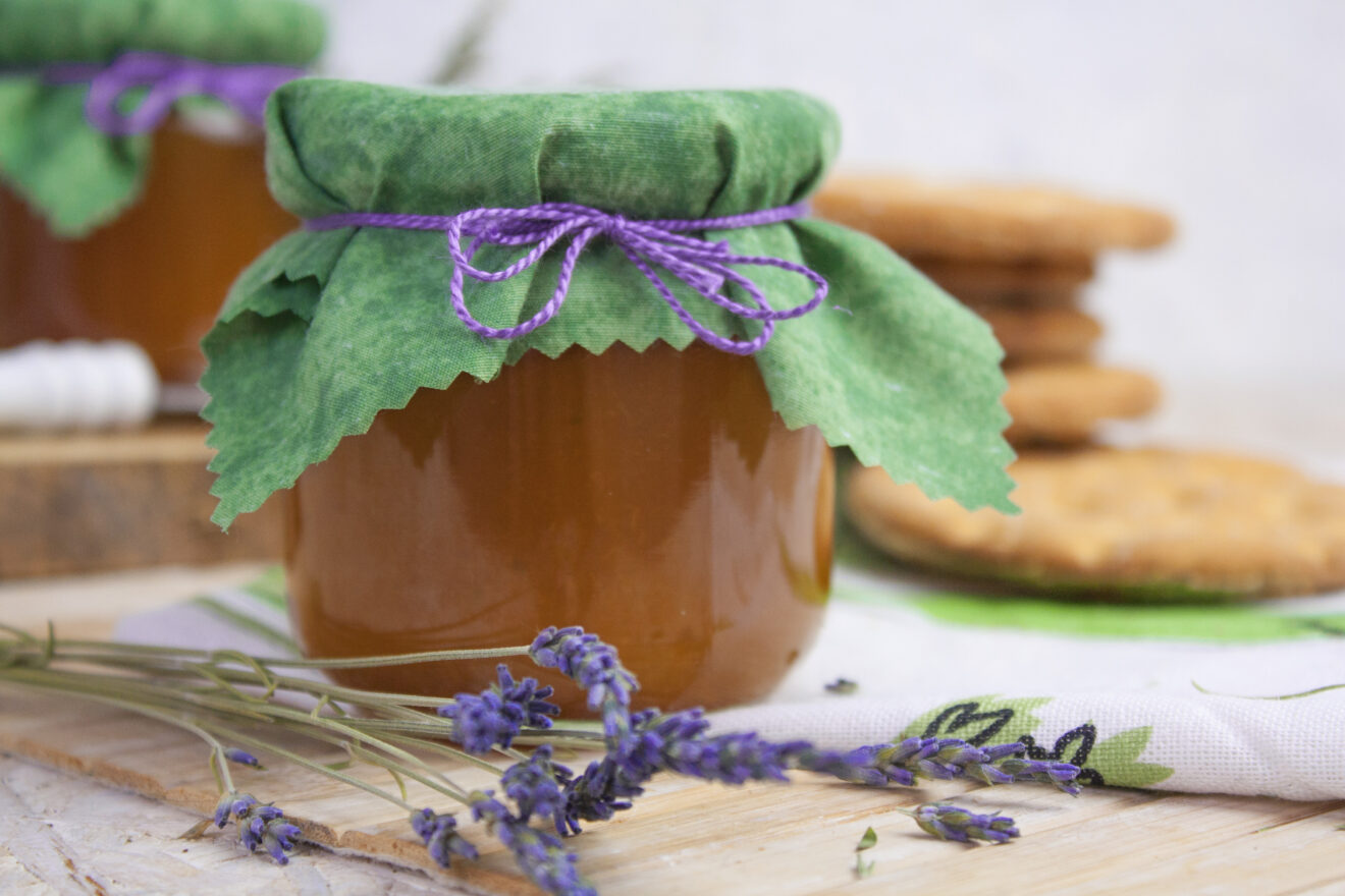 Mediterrane Pfirsich-Lavendel-Marmelade mit Thymian - Toastenstein.com