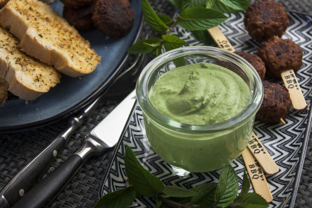 Frischer Tofu-Minz-Dip - Perfekt zum Grillen!