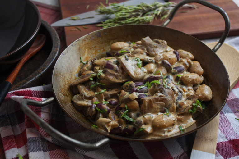 Veganes Champignon-Bohnen-Stroganoff