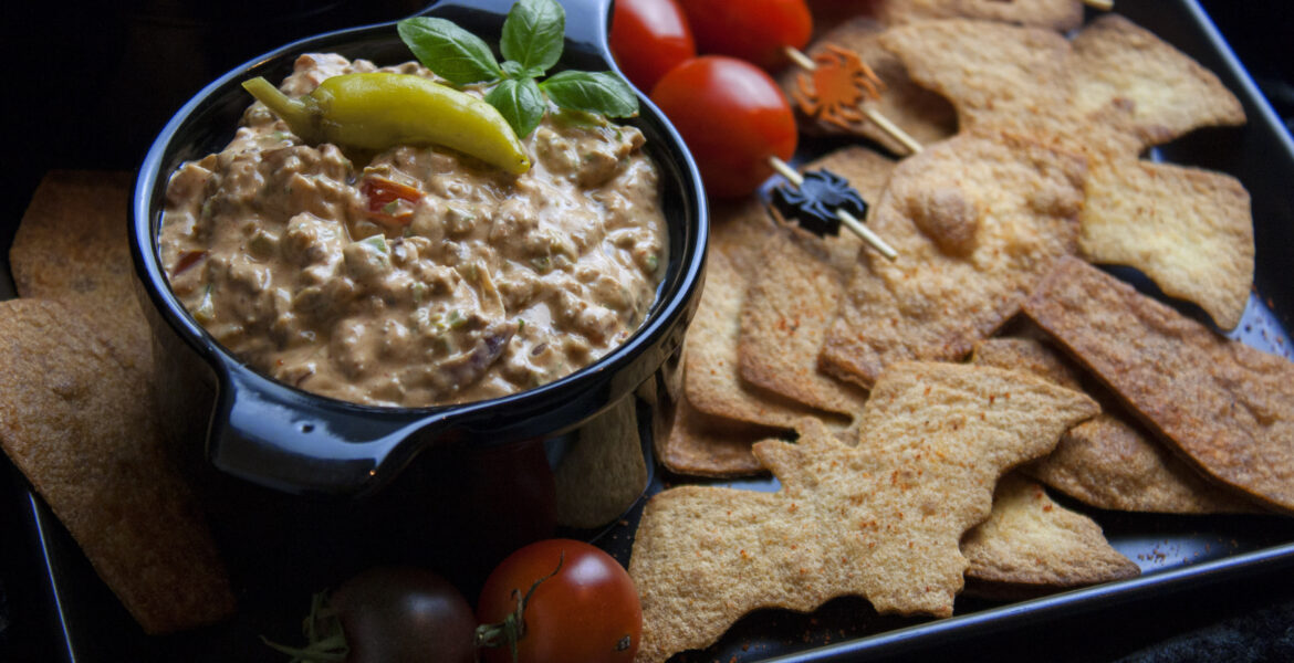 Cremiger Taco-Dip mit Ofen-Tortilla-Chips [Halloween Edition]