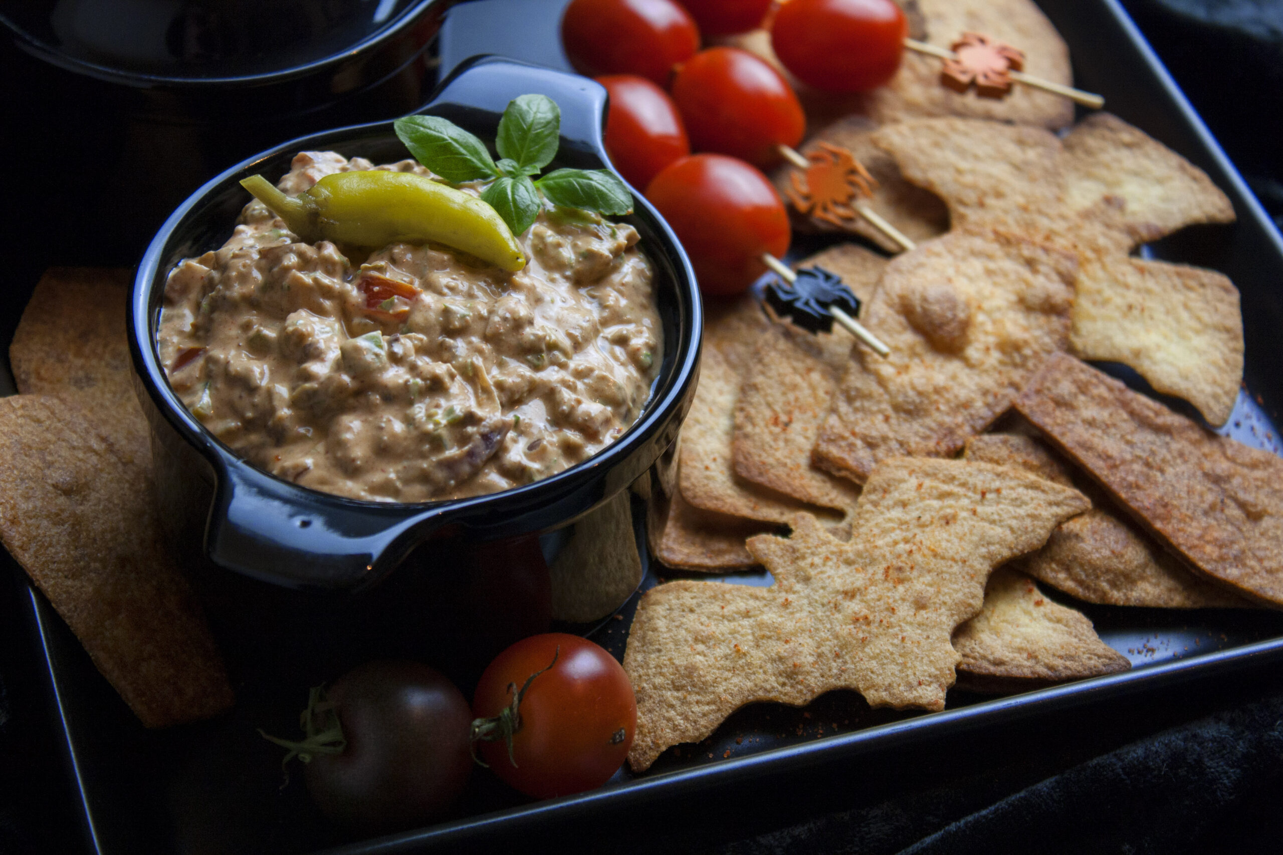 Cremiger Taco-Dip mit Ofen-Tortilla-Chips [Halloween Edition]