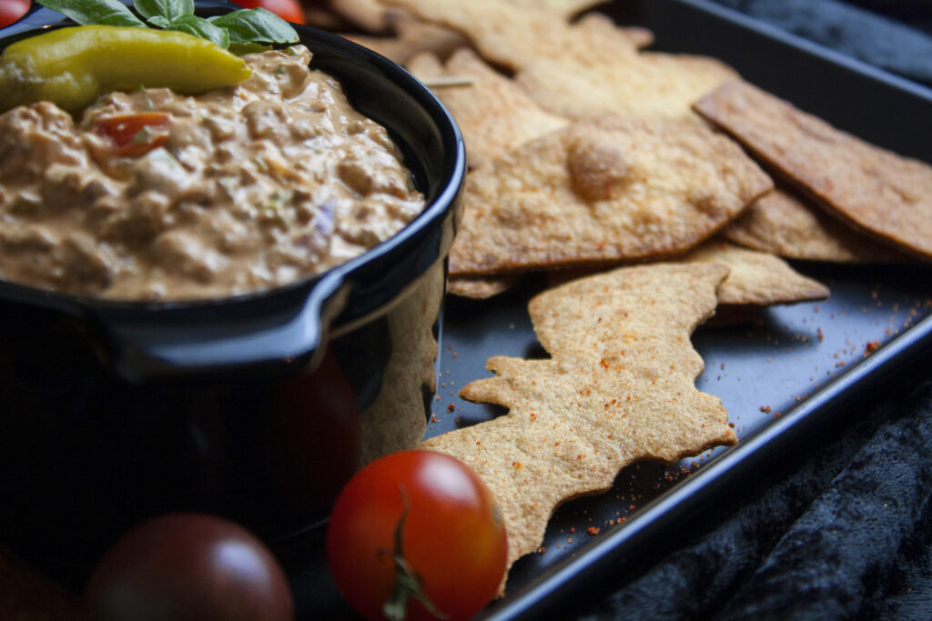 Cremiger Taco-Dip mit Ofen-Tortilla-Chips [Halloween Edition] | Toastenstein