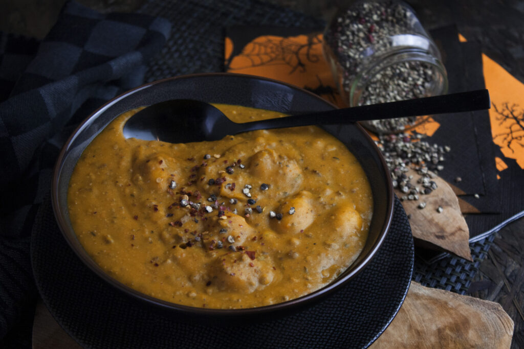 Kürbis-Gnocchi-Suppe mit Tofu-Hack