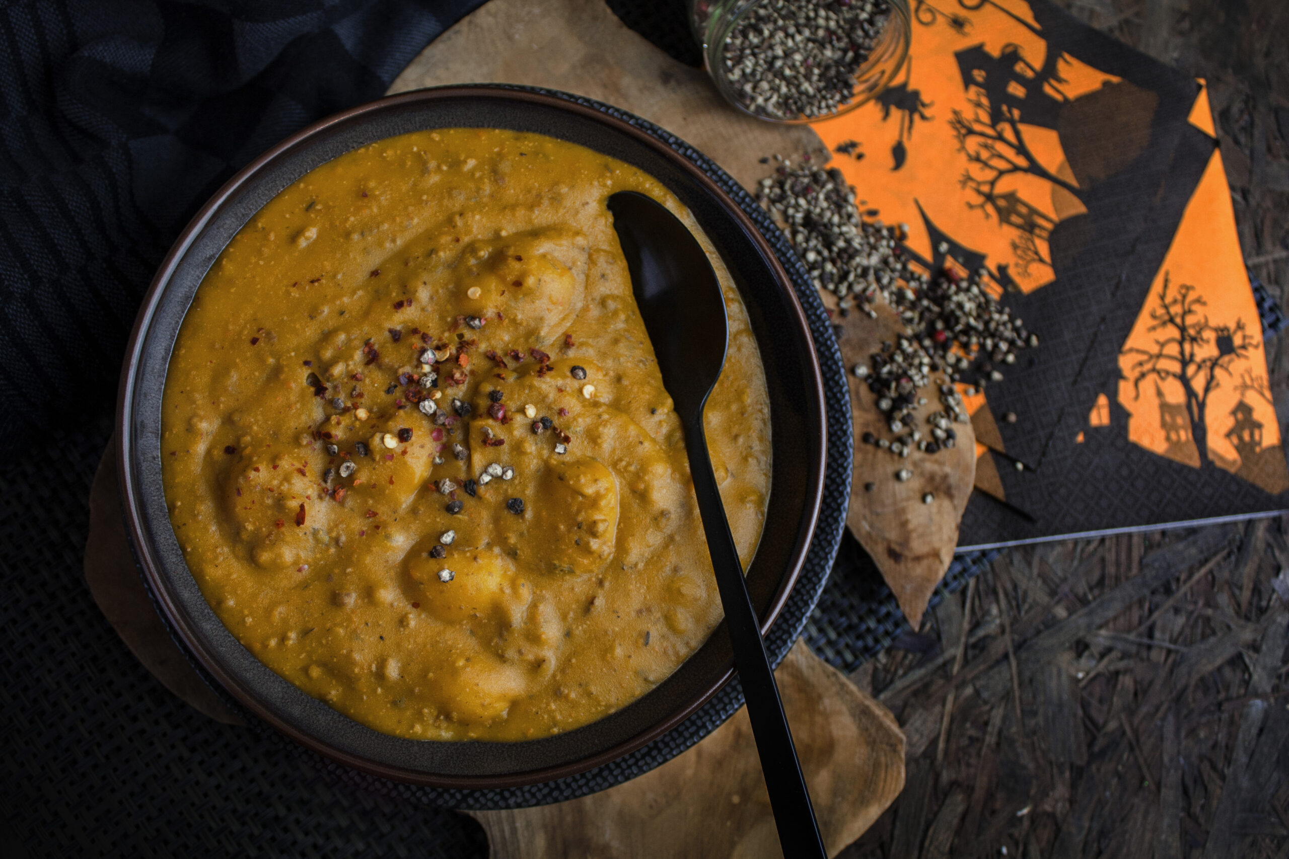 Kürbis-Gnocchi-Suppe mit Tofu-Hack