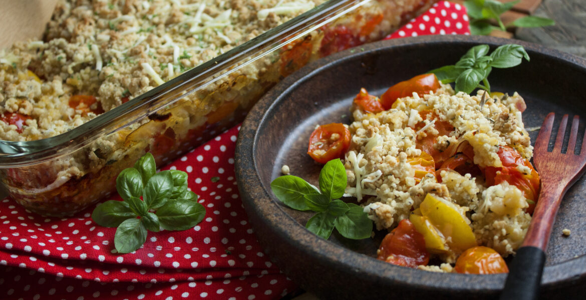 Herzhafter Tomaten-Crumble aus dem Ofen