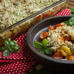 Herzhafter Tomaten-Crumble aus dem Ofen