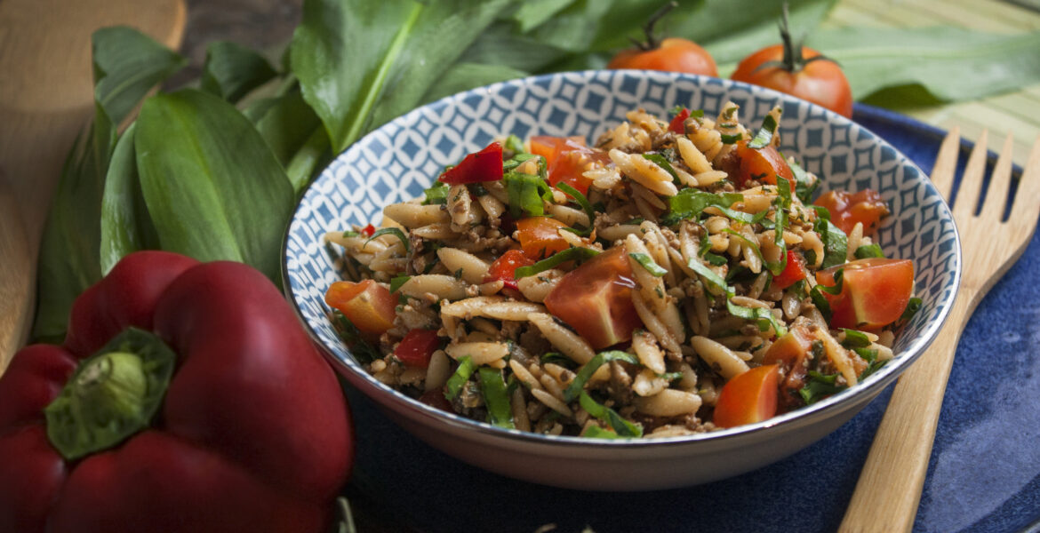 Bärlauch-Risoni-Salat mit Tomaten