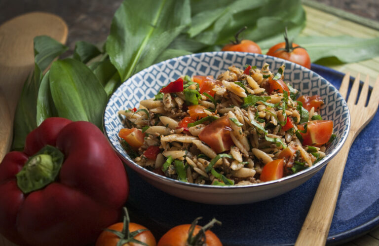 Bärlauch-Risoni-Salat mit Tomaten