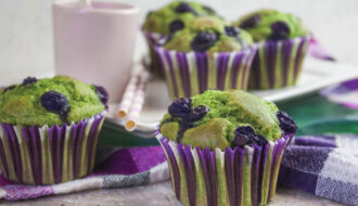 Süße Spinat-Blaubeer-Muffins